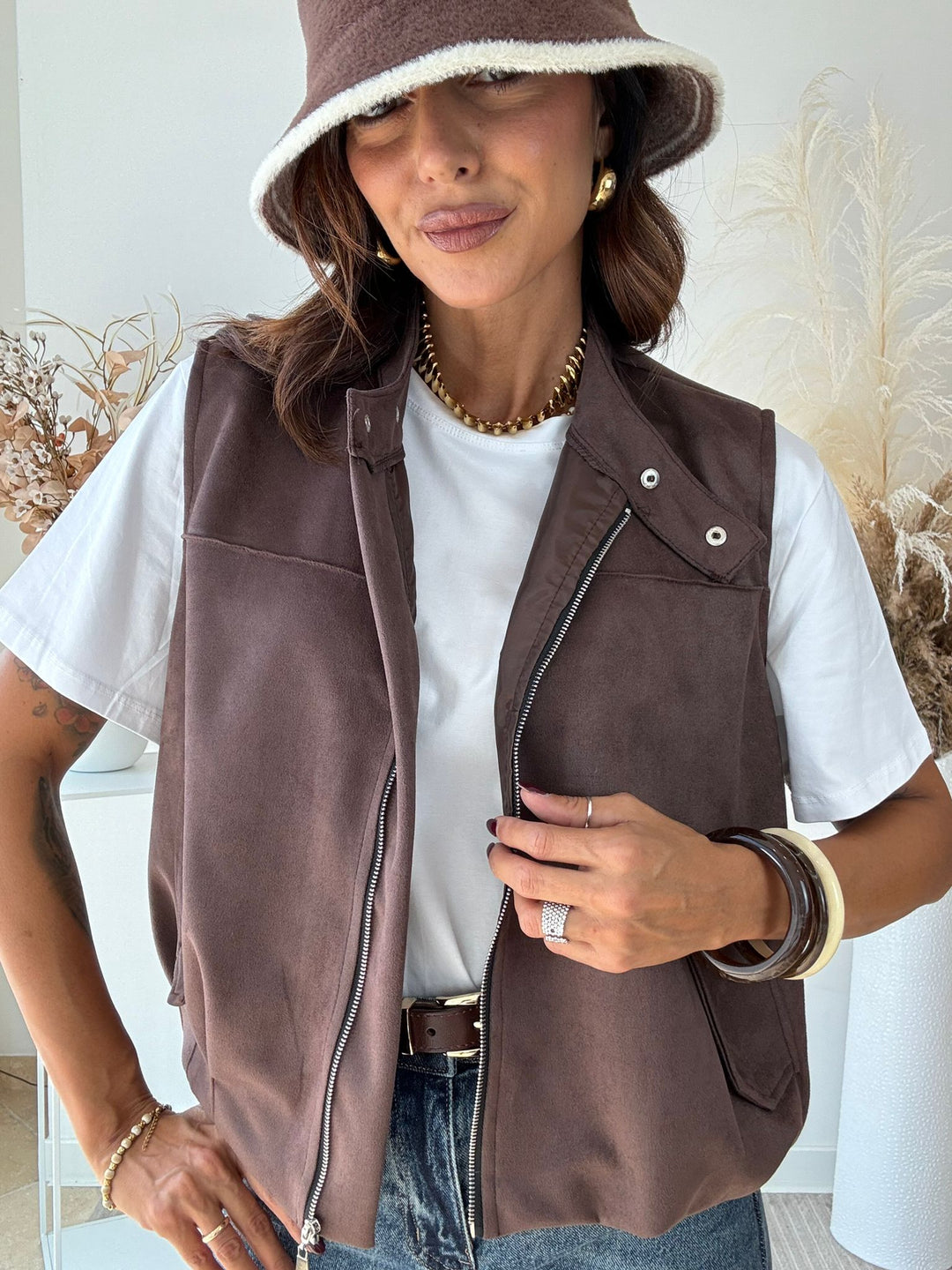 921 Gilet in suede con chiusura collo
