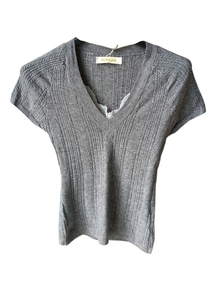 587 Maglia in filo scollo pizzo