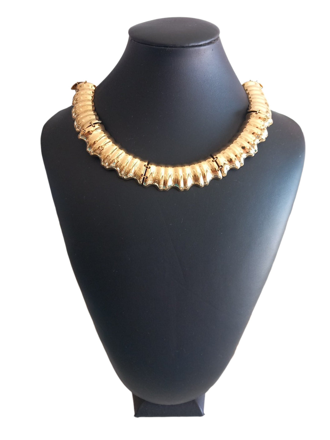 996 Collana rigida