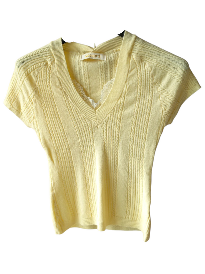 587 Maglia in filo scollo pizzo